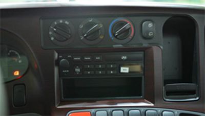 Điều khiển đài radio Hyundai New Mighty 2017