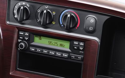 Ngăn chứa đồ trung tâm xe tải Hyundai New Mighty N250