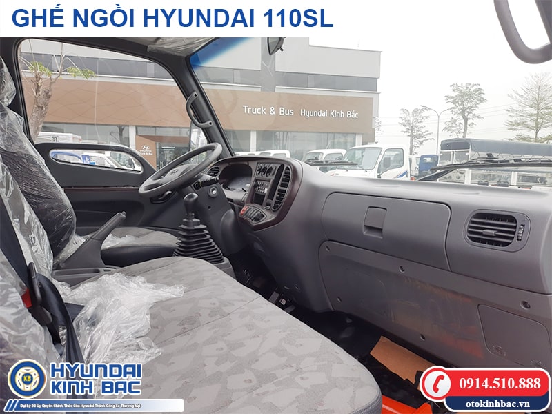 Ghế ngồi Hyundai 110SL được bọc nỉ sang trọng - Hyundai Kinh Bắc